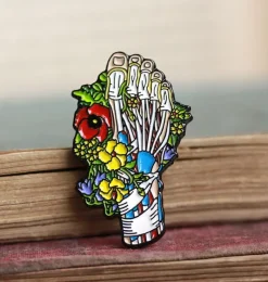 Codex Anatomicus Enamel Pins^Foot with flowers - Enamel pin
