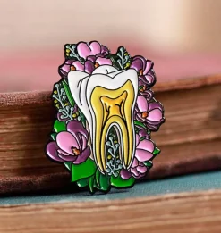 Codex Anatomicus Enamel Pins^Tooth with flowers - Enamel pin